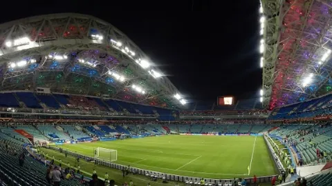 唐钱婷新加坡游泳世界杯女子100米蛙泳决赛夺冠，央视新闻客户端同步报道